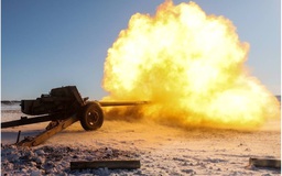 Chiến sự Ukraine ngày 1.449: Ukraine tấn công nhà máy lọc dầu, 12 vùng của Nga?