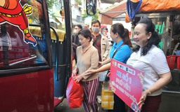 315 người lên chuyến xe miễn phí về quê ngày 26 tết, có người bật khóc nức nở