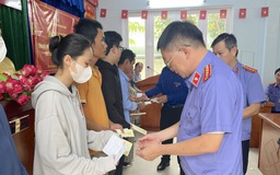 Viện KSND TP.HCM trao tặng 90 phần quà cho người dân 3 xã