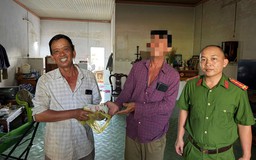 Chuyện tử tế ngày 29 tết: Trả lại 80 triệu đồng cho người bán hoa