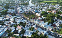 Kẹt xe kéo dài trên quốc lộ 53 do ô tô chết máy trên cầu Ngã Tư