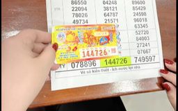 Vứt tờ vé số được lì xì, bất ngờ trúng độc đắc xổ số miền Nam