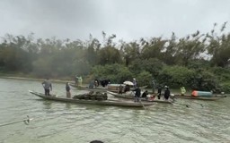 Chìm thuyền trên sông Gianh ngày mùng 3 tết: 2 người chết, 2 người mất tích