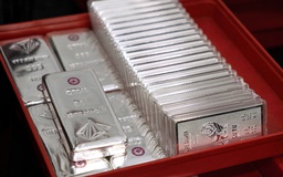 Giá bạc tiếp tục đà rơi, mất hơn 36 triệu đồng/kg