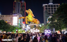 Đường hoa Nguyễn Huệ bế mạc tối mai mùng 6: Giữ đại cảnh ngựa thêm 1 tháng