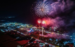 'Biển người đổ' về núi Bà Đen, Tây Ninh đón gần 400.000 khách dịp tết