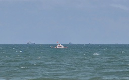 Tìm thấy thi thể 2 cha con đuối nước tại biển Mỹ Khê, Quảng Ngãi