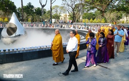 Công viên Lý Thái Tổ mùng 6 tết: Cầu siêu, tưởng niệm nạn nhân Covid-19