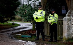 Hoàng gia Anh 'bật đèn xanh' cho kế hoạch tước quyền kế vị của ông Andrew?