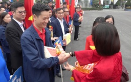 Dầu ăn, muối thành 'lộc xuân' đầu năm của công nhân