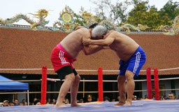 Sới vật gần 700 năm 'nóng rực' đất cảng