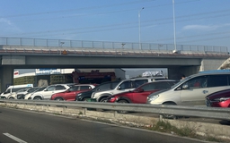 Trạm dừng nghỉ cao tốc 'thất thủ': Cục Đường bộ nói gì?