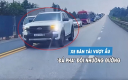 CSGT xử phạt tài xế lái xe bán tải 'cướp làn', vượt ẩu trên cao tốc