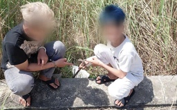 Bắt nhóm 'trộm nhí' khiêng két sắt ra sông Hàn đập phá để lấy tiền