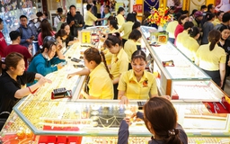 Tiệm vàng tại TP.HCM đông 'nghẹt thở' ngày vía Thần tài