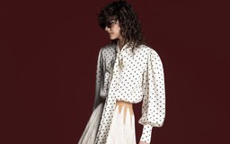 Họa tiết chấm bi, da báo gây bão từ street style thế giới đến công sở Việt