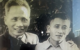 Thủ tướng Phạm Văn Đồng với Anh hùng Hồ Giáo