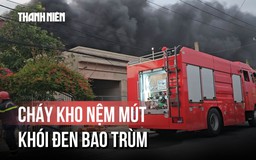 Cháy lớn kho nệm mút ở Củ Chi, khói đen bao trùm