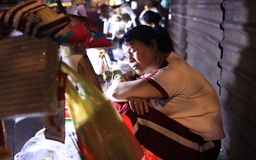 Xóm hàng rong 'mua ngủ' 40.000 đồng/ngày ở trung tâm TP.HCM, oằn vai mưu sinh giáp tết