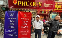 Giá vàng, bạc giảm sốc, người dân vẫn xếp hàng chờ mua