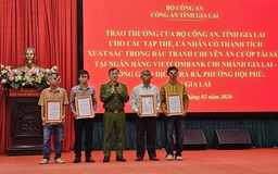 Cướp ngân hàng ở Gia Lai: Thưởng nóng 5 người dân giúp phá án nhanh