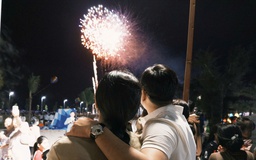 Hơn 1 vạn người đổ về Cần Giờ xem pháo hoa xuân sớm nhất nước