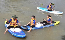 Về An Nhơn Tây 'trốn phố': Chèo xuồng, đạp xe, ăn 100 món ngon từ khoai mì