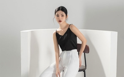 Khoe vai trần gợi cảm cùng áo hai dây lụa tinh tế