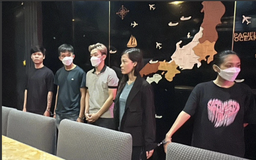 Truy tố 6 bị cáo dùng vũ lực, lột đồ, ép khách trả tiền karaoke ở TP.HCM