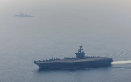 Iran tuyên bố tấn công tàu sân bay, Mỹ nói đánh chìm chiến hạm Iran