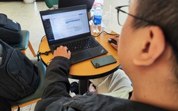 Làm việc từ xa, không đến công ty vì giá xăng tăng