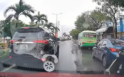 Xác minh ô tô đi ‘giật lùi’ giữa đường, nghi gây khó cho xe phía sau