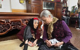 Xúc động câu chuyện cụ bà 80 tuổi và người mẹ 101 tuổi