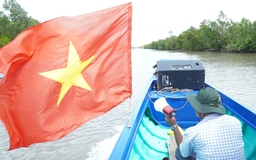 Bầu cử Quốc hội: Vỏ lãi gắn loa tuyên truyền đi khắp kênh rạch Cà Mau