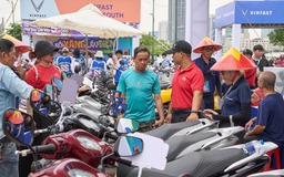 Ồ ạt đi mua xe điện để tránh 'bão' giá xăng dầu