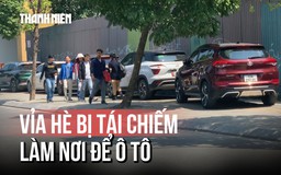 Tái diễn tình trạng ô tô chiếm vỉa hè công viên, lòng đường tại Hà Nội