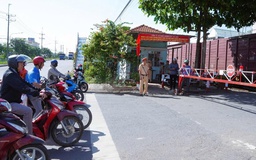 Cố vượt rào chắn khi có tín hiệu tàu hỏa: Bị phạt bao nhiêu?
