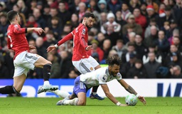 VAR gây tranh cãi, M.U đánh bại Aston Villa trận 'đại chiến' tốp 3