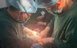 Phẫu thuật kịp thời cứu thai phụ 28 tuần bị xoắn u nang buồng trứng