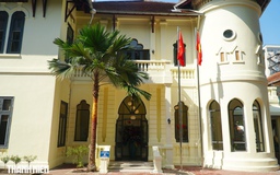 Trụ sở tạm Nhà văn hóa Thanh Niên gây sốt: Không gian như lâu đài giữa TP.HCM