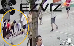 Người đàn ông đột quỵ trên sân bóng, may mắn gặp bác sĩ bế con ngang qua