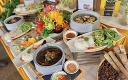 Bún quậy, bún cá cay vào khách sạn 5 sao TP.HCM: Món quê vẫn giữ vị quen