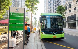 Thủ tướng yêu cầu khẩn trương phủ trạm sạc, cả nước chuyển đổi sang giao thông điện