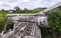 Cận cảnh máy bay MiG-21 bị 'bỏ quên' nhiều năm giữa khu dân cư Cà Mau