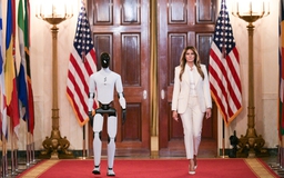 Đệ nhất phu nhân Mỹ gây bất ngờ khi đưa người máy đến Nhà Trắng