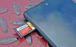 Khe microSD biến mất khỏi smartphone từ khi nào?
