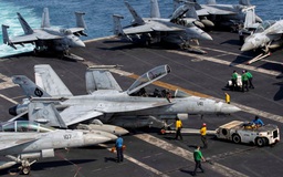Thủy thủ bị thương trên tàu sân bay Mỹ đang chống Iran