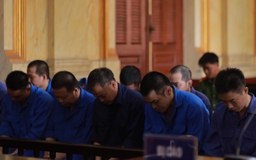 Đội bảo vệ Khu Công nghệ cao TP.HCM lãnh án vì 'bán đường' cho xe tải