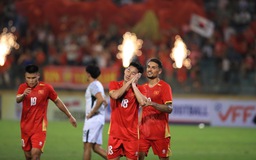 Áp tay vào má và nhắm mắt, Hai Long lý giải cực bất ngờ về hành động ăn mừng bàn thắng!