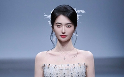 Tôn Tuyết Ninh tỏa sáng trong thiết kế Việt tại Shanghai Fashion Week